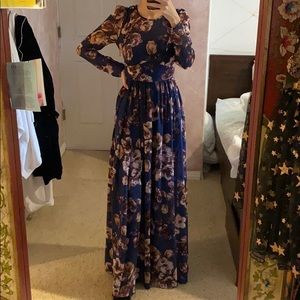 Long sleeve floral maxi with cutout back